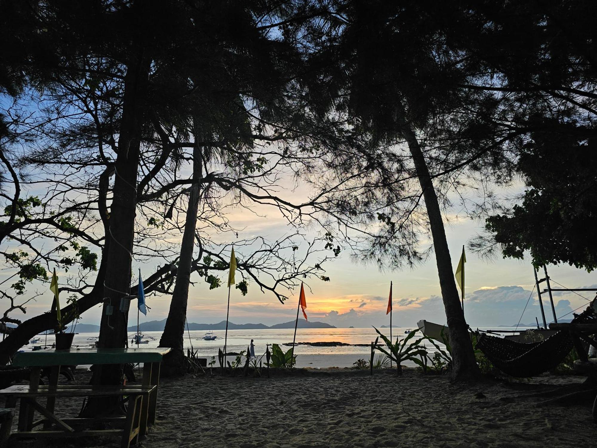 Floresitas Beach Resort El Nido Esterno foto
